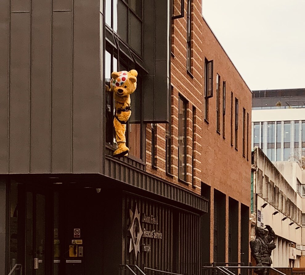 LisaTucker__'s tweet photo. This is why I ❣️ #bristol @BBCCiN @AvonFireRescue https://t.co/rmtXeS4a2K