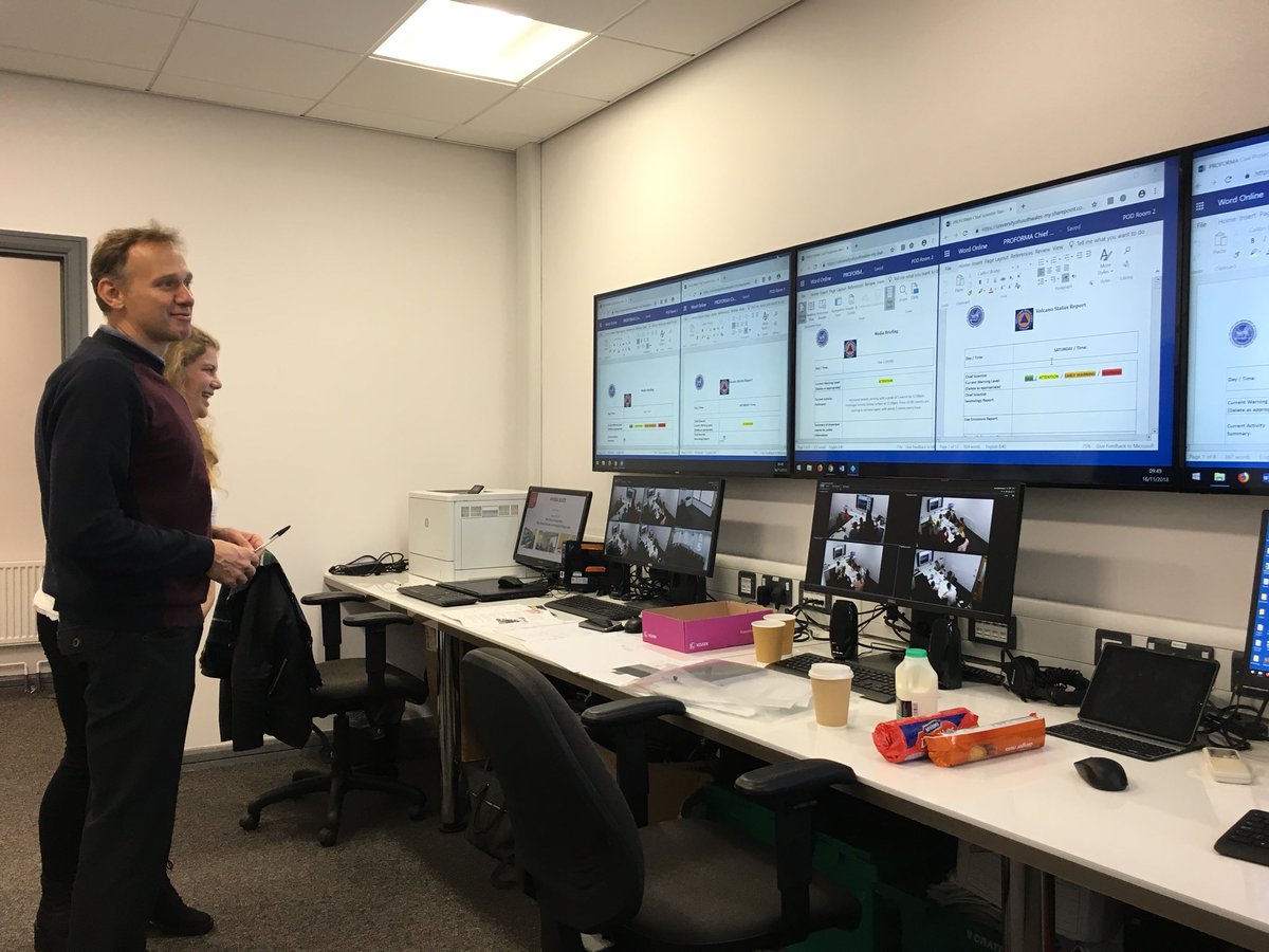DrDeanW's tweet photo. Today we welcome Dr Anthony Harris and students to the Hydra Suite! The simulation requires his students to respond to live data from an active Volcano! #itsgettingwarm https://t.co/fSamv2WpLA