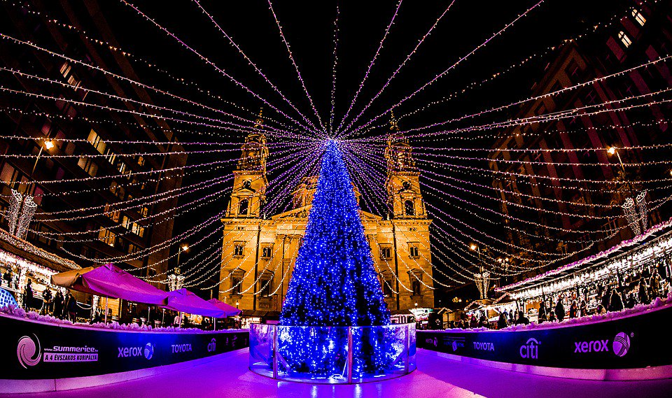 centraldevacaci's tweet photo. Viaja a alguno de los #mercadillosnavideños más bonitos y especiales de #Europa desde 212 €
https://t.co/54mFSxwpQV
La #oferta incluye vuelos 🛫, 3 noches de hotel 🛏 y seguro de viaje.
#Christmas #Navidad #viajes #viajeros #Bruselas #Múnich #Praga #Edimburgo #Budapest https://t.co/lWtVTWqUui