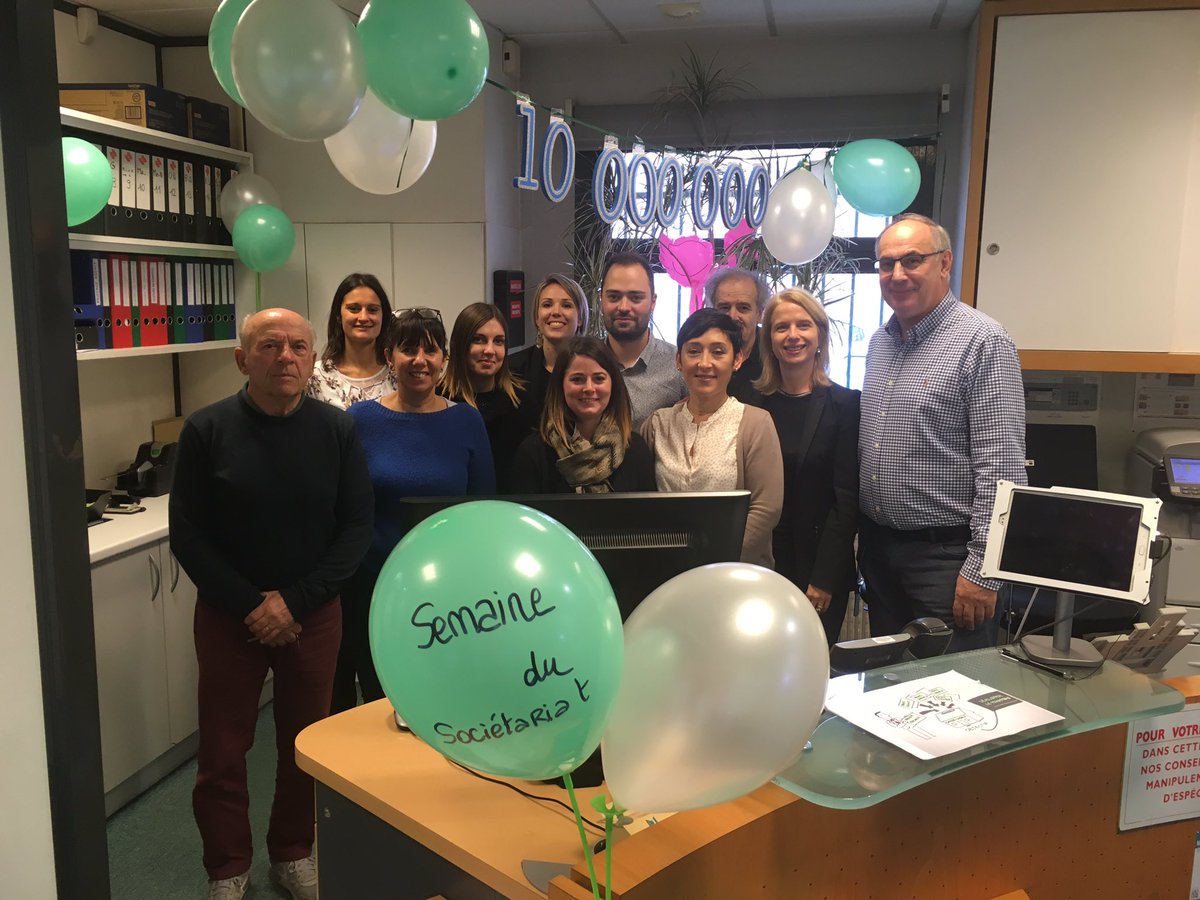 <a href="/ca_centrest/">Crédit Agricole Centre-est</a> ;Synergie entre sociétaires , administrateurs , collaborateurs sur Condrieu pour porter haut et fort les valeurs mutualistes et célébrer les 10 millionièmes sociétaires .🎉
Merci Fabrice 👍#mutualisme
