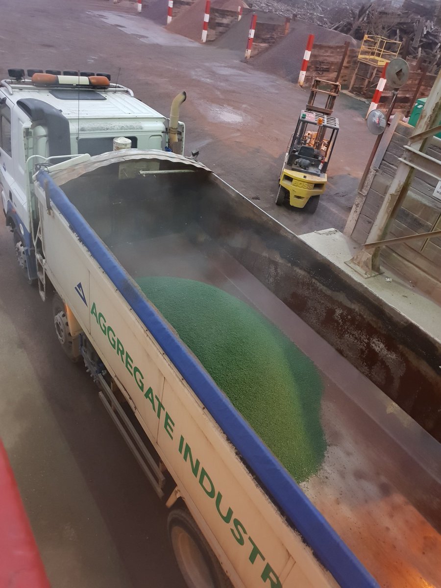 express_lee's tweet photo. Yesterday was #supercolour red day going to Leicester to our surfacing department @AggregateUK And today was #supercolourultra green going to Wigan for @ResurfAsphalt from @express_asphalt Doncaster #Noworries #expressshops #expressexperiance #noproblem https://t.co/u5wyOgutgV