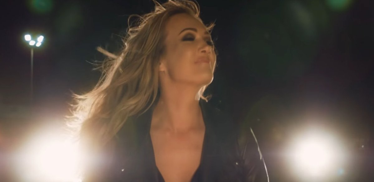 Tanya_Smit26's tweet photo. Jissam @JduPlessis hierdie musiek video is in die oortrefende trap van ONGELOOOOFLIK #GaanGroot Dis sooo cool. https://t.co/uX6CD7vZba