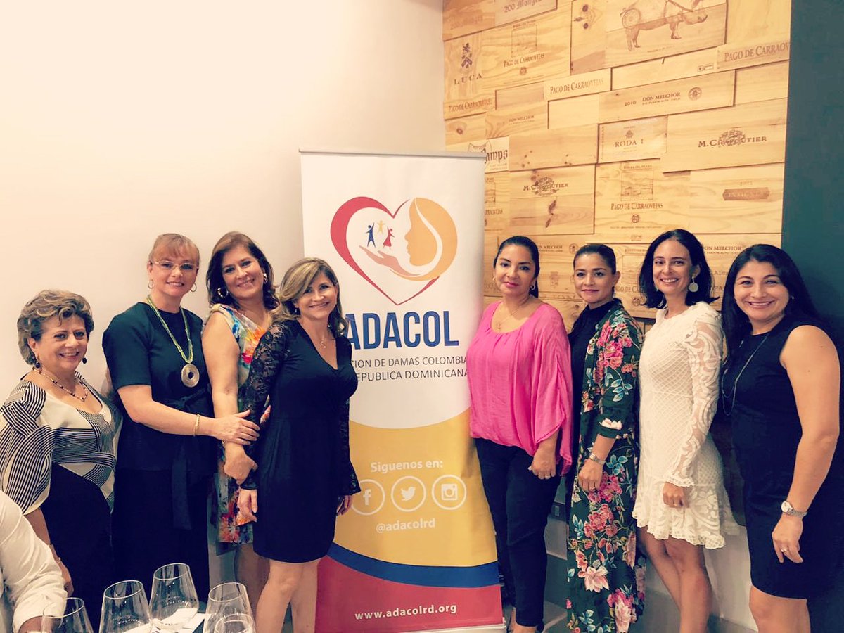 nohoratovar's tweet photo. Evento de la Asociación de Damas Colombianas #Adacol, encargadas de recaudar fondos para programa que desarrolla la organización de Religiosas Adoratrices, quienes trabajan contra la trata de personas y realizan intervención social a mujeres víctimas de explotación sexual. https://t.co/G7XvEQY6m2