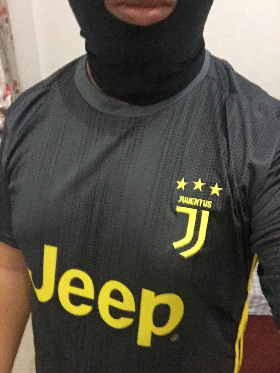 futsalguytop's tweet photo. Ada yg mau peluk gak nih? Jersey bks pakai. https://t.co/UtMUOC006l