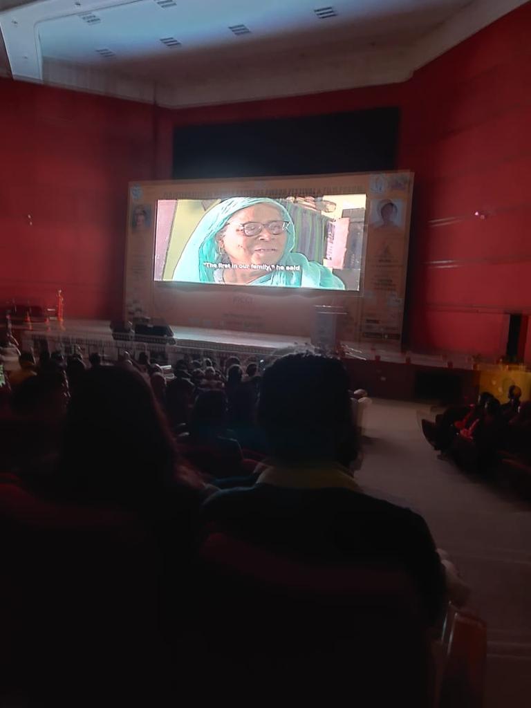 flofilmforum's tweet photo. #filmscreening #ekinqulabauraya
#fff18 #flofilmforum18 #ficci #flolucknowkanpur #trending #lucknow #event #changethestory #filmscreenings #workshop #masterclass #conversations 
@timesofindia @ndtv @Hungama_com @MumbaiMirror @Midday180 @filmfare @instagram https://t.co/McolSlGplX