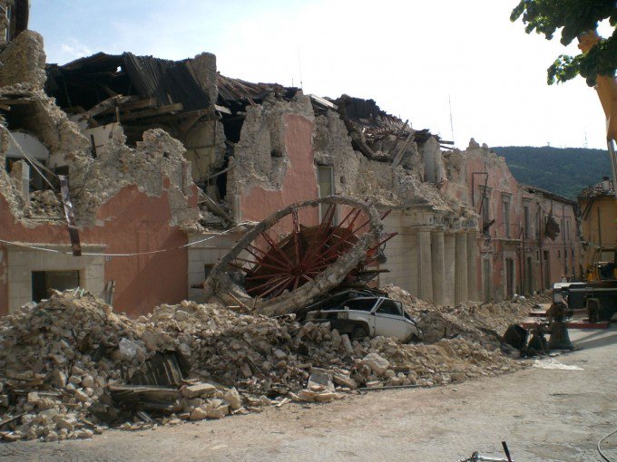 LAquilaChiama's tweet photo. Il decennale del #sisma2009 #LAquila ha una portata simbolica per tutta la #città e il suo #territorio, perciò chiediamo che il percorso che era stato avviato dall'amministrazione continui, nella piena #trasparenza e #condivisione. Le nostre ragioni qui: https://t.co/th66mCORv7 https://t.co/XIAPtz7QB4