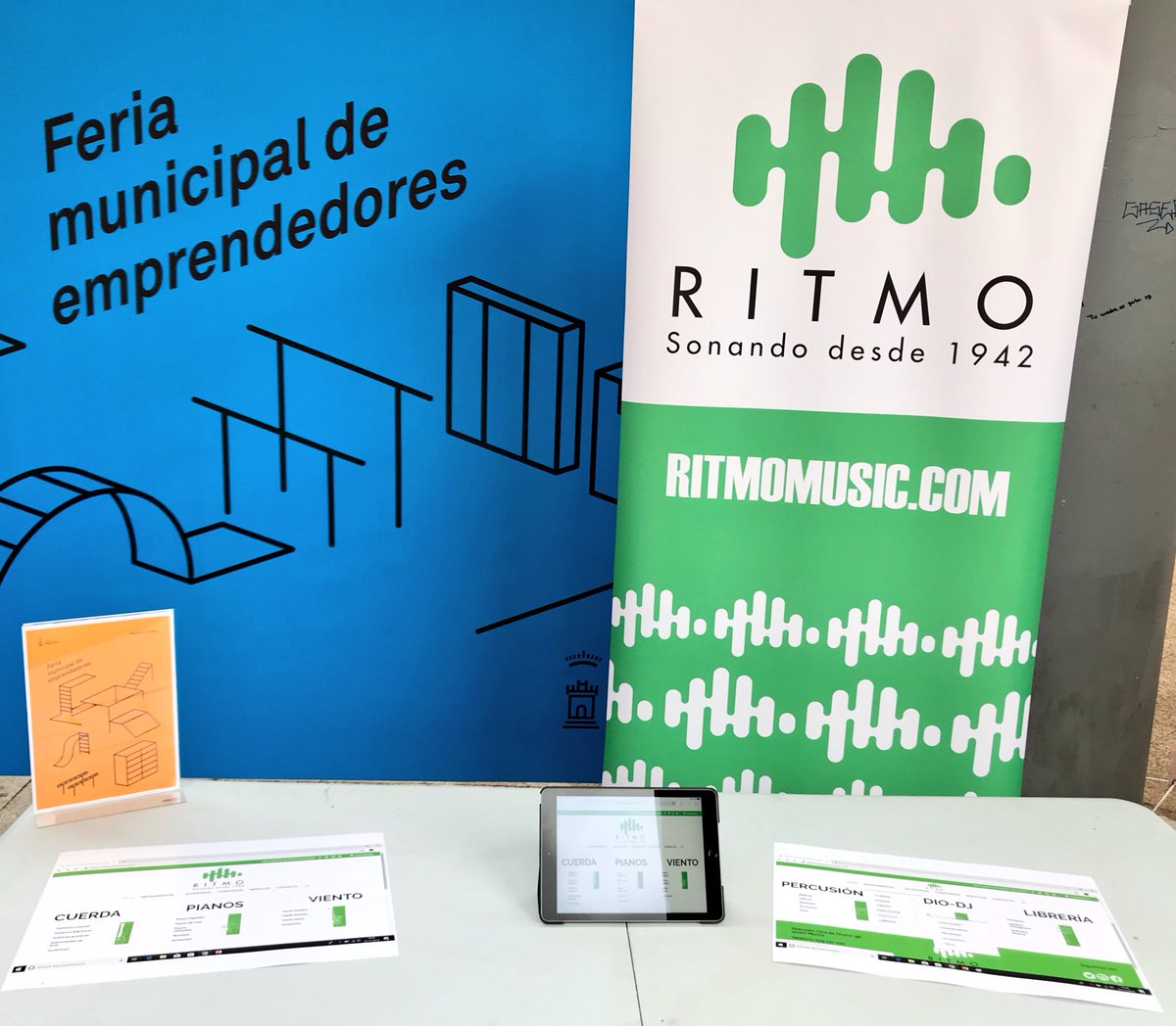 RitmoMusicShop's tweet photo. Esta semana hemos participado en la "III Feria municipal de emprendedores" organizada por el Ayuntamiento de Murcia.
Dimos a conocer nuestra nueva imagen y modelo de negocio.

 https://t.co/qhK774o9kr Sonando desde 1942. https://t.co/Rt7QybE94L