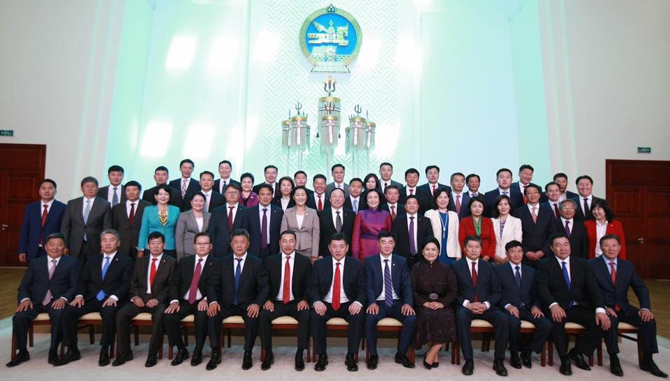 Монголын Жижиг Дунд Үйлдвэрлэл эрхлэгч нар #гэнээ 😂😂😂