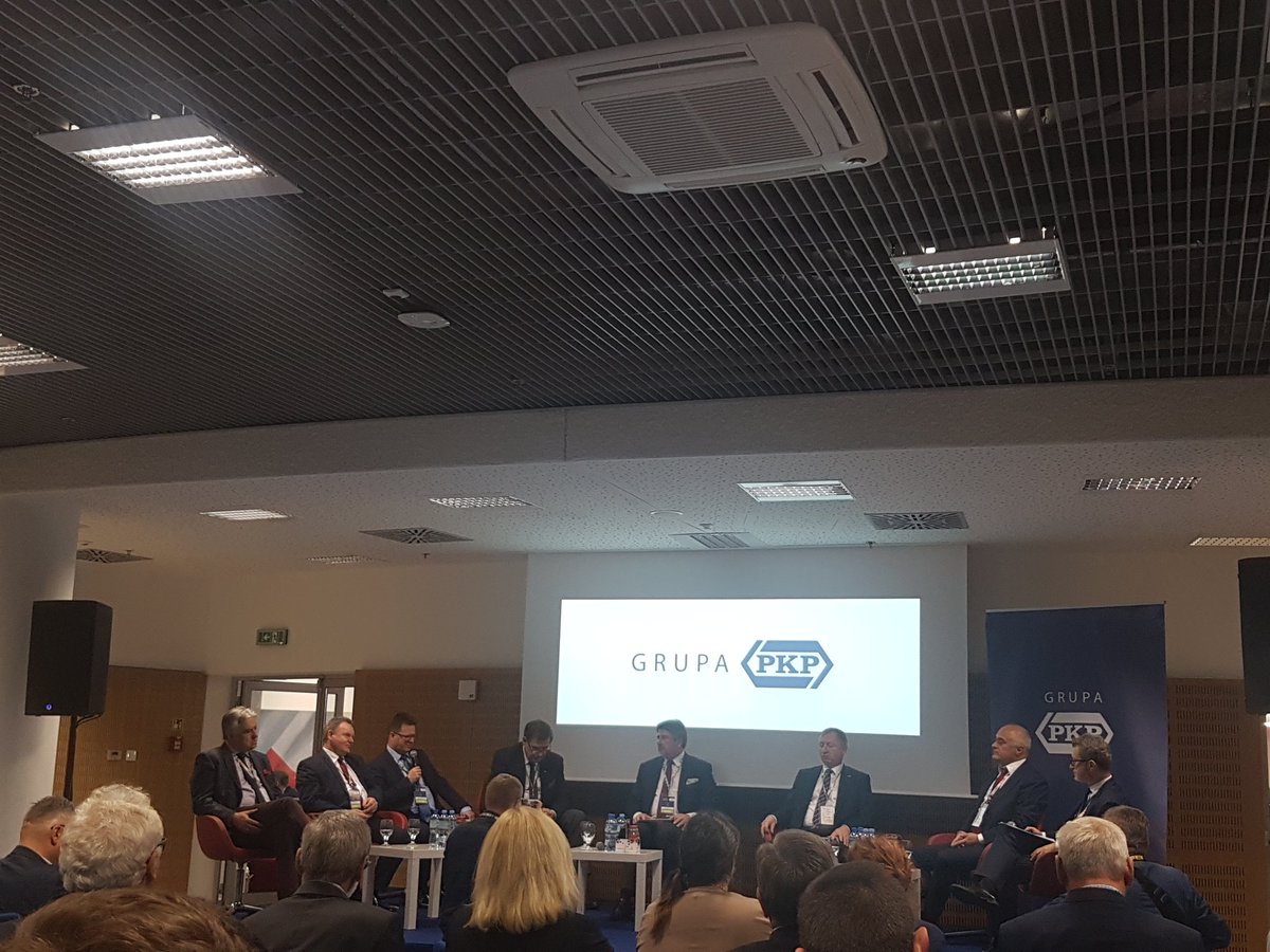 XciPl's tweet photo. W ramach  @Kongres590 rozpoczynamy panel Grupy PKP
 "Kolej 2023" 
 @PKP_SA @PKPIntercityPDP @PKP_PLK_SA @MI_GOV_PL https://t.co/lmSOhm43RD