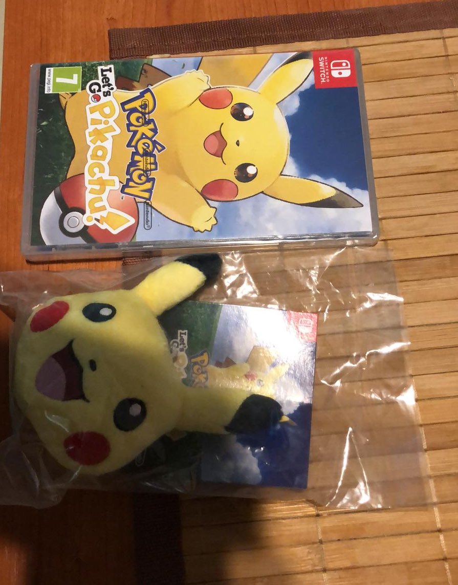 ExtraNivel's tweet photo. Ya tenemos nuestras versiones, como vais con la vuestra??? 💙😊🍾 #PokemonLetsGoSwitch https://t.co/p2t2RxWTyo