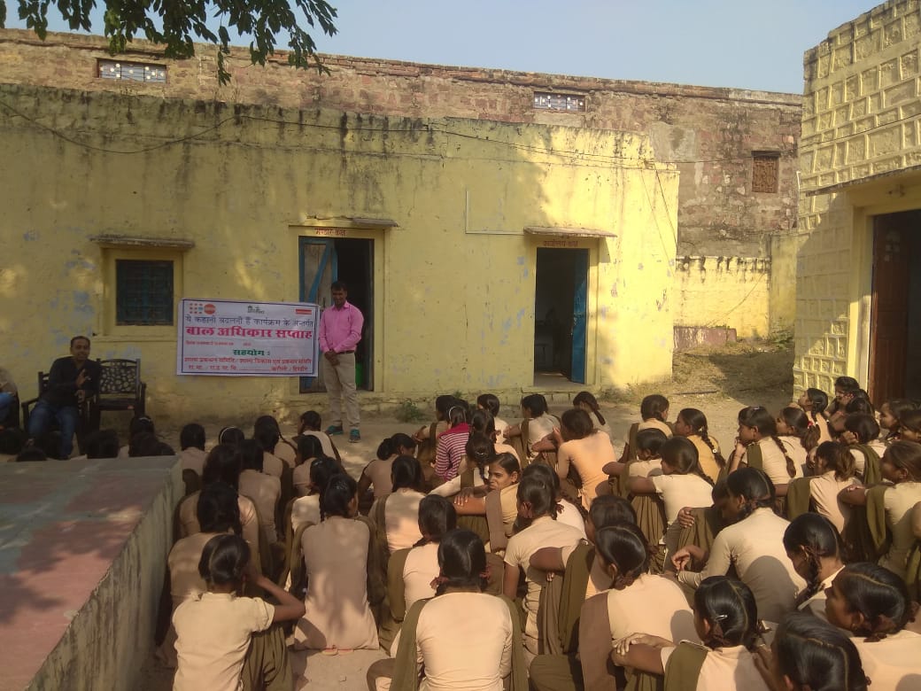 anshulb92's tweet photo. 2nd day of children's week celebrated in different govt schools of Karauli under project #YKBH Discussion on child right & girls' rights was done were young girls were made aware of their rights as children and as girls @ActionAidIndia @UNFPA @AMIED @narendra_AAA @sakshi_jerath https://t.co/0Pg5vdXj9t