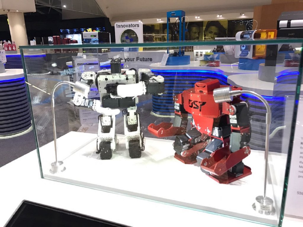 InnovatorsStore's tweet photo. Check out these #amazing #robots at #InnovatorsStore to find out Tel+97142244872 WhatsApp+971526240445 #myuae #AbuDhabi #AlAin #Ajman #Sharjah #Dubai #Fujairah #RasAlKhaimah #UmmAlQuwain #MyDubai #dubaimall #MallOfTheEmirates #uaeshopping #AbuDhabiMall #dubaiweekend #festivalcity https://t.co/kVwC8BhIHn