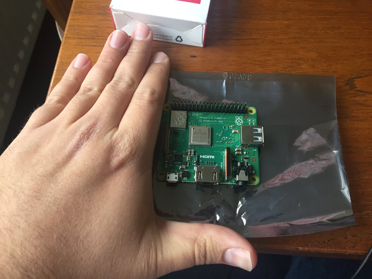 MrJoeHaslam's tweet image. This new @Raspberry_Pi is TINY ... looking forward to plugging this in later #cool #newraspberrypi