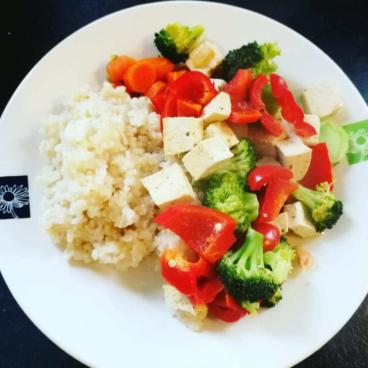 AtiyaNutrition's tweet photo. My top THREE foods for a pre-Christmas 'detox', NYE retreat &amp; Christmas coloured tofu recipe! - https://t.co/WzuaFCvr2z https://t.co/lhcbKQy6mm