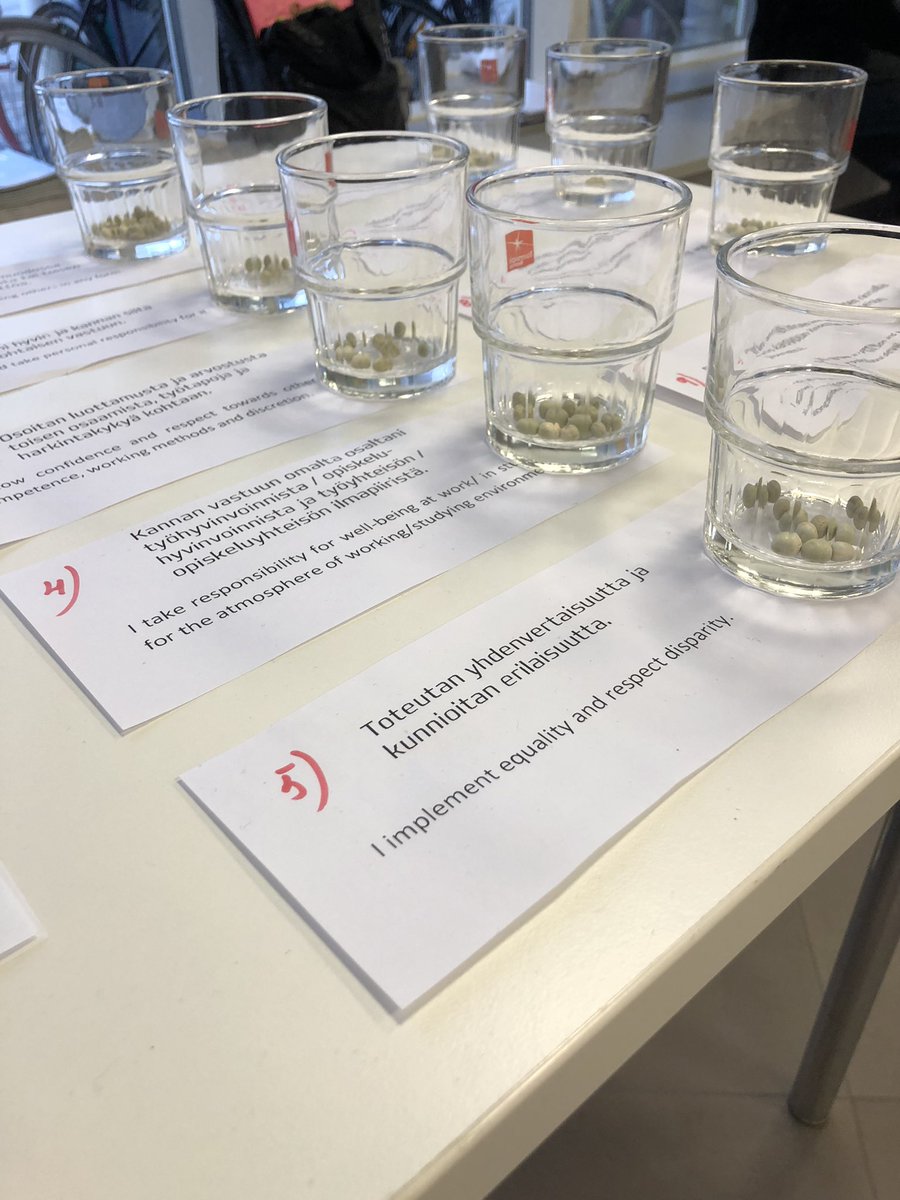 SimheKarelia's tweet photo. Tänään on kansainvälinen suvaitsevaisuuden päivä. @Karelia_amk haastoi opiskelijat ja henkilöstön valitsemaan #Karelia’n eettisten periaatteiden yhdeksästä tavoitteesta viisi tärkeintä. Äänestys suoritettiin herneillä. #suvaitsevaisuus #InternationalDayforTolerance #together https://t.co/WokDwzQaTn