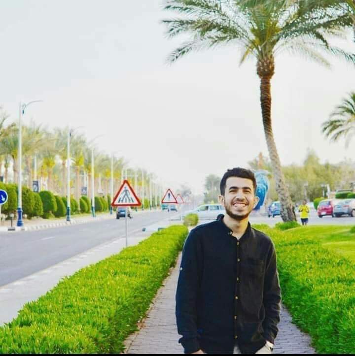 7nfy999's tweet photo. لا حول ولا قوه الا بالله
إنا لله وإنا إليه راجعون
محمد عبدالاله صاحبنا ف الكلية وف السكشن اتوفى النهارده الفجر
ربنا يرحمه ويغفر له ويسكنه فسيح جناته
نسالكم الدعاء https://t.co/r4T9rlfbku