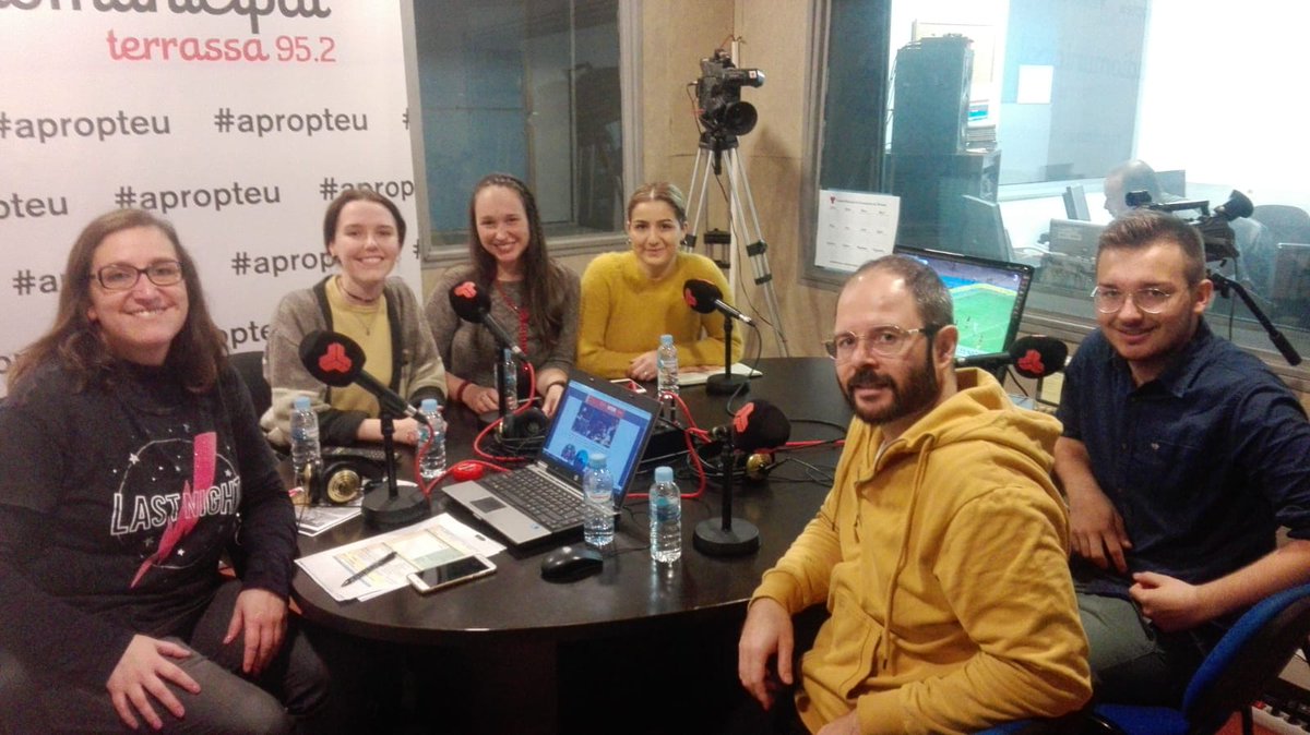 ElSubmaritrs's tweet photo. 🔴ENTREVISTA
Tornem després de les notícies i ho fem amb el Carles Cunill, coordinador de la @LaVibria, que, acompanyat de Gvantsa (Geòrgia), Natalia (Ucraïna), Daniel (Àustria) i Florine (França), tractarà sobre el tema del voluntariat europeu. https://t.co/XIkuAgOS1J