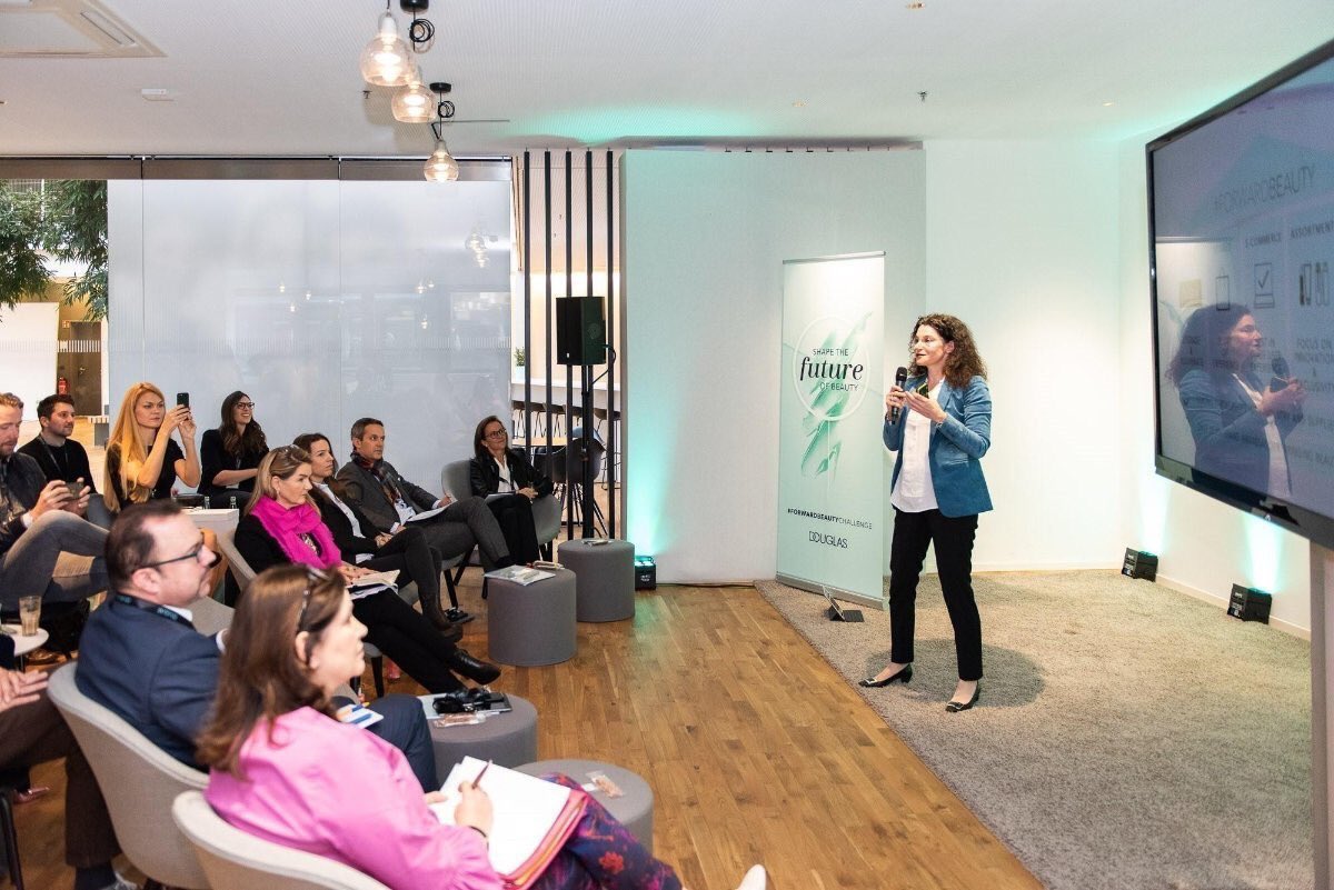 mstpc_m's tweet image. Excited to listen to promising beauty startups @Douglas, partnering with Schwan Cosmetics at the #FORWARDBEAUTYChallenge!

Impressed how the new Douglas is stepping up the game of the future beauty industry.  #beauty, #beautytech #customerexperience kudos to @TMuellerDouglas