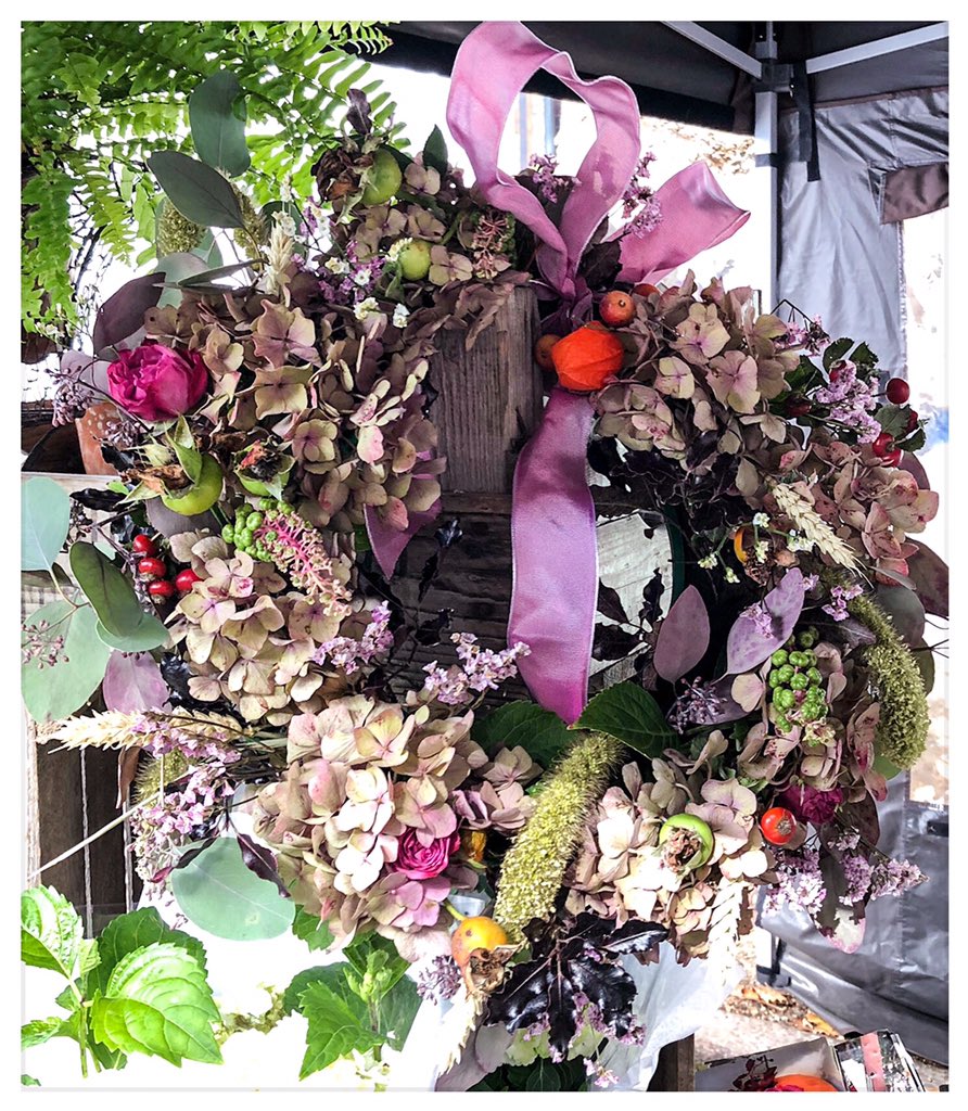 basedinkew's tweet photo. Need some Christmas inspirations? Meadow Sweet Flowers has some beautiful wreaths. Get your order in early! https://t.co/4hDVBlBrqg https://t.co/h4jwzPtpV6