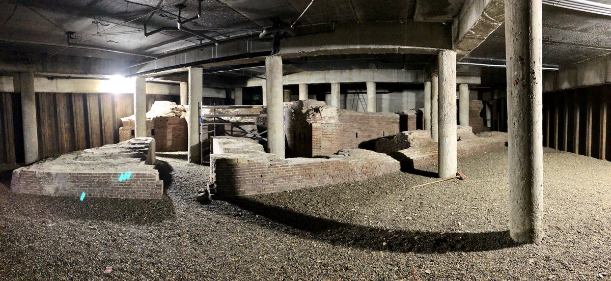 Wat een bijzondere kruipruimte! Een oude vesting onder nieuwbouw woningen <a href="/NBU/">Nicolas Benhamou</a> <a href="/Stadlander/">Stadlander</a> @RoosRos