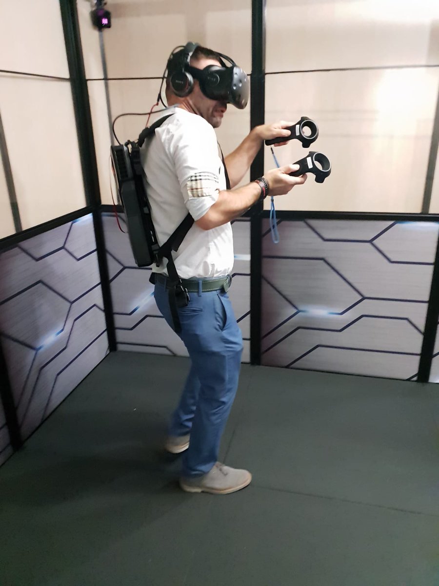 AiSolve's tweet photo. We wonder what could be lurking around the corner to have these players a little frightened 🤔. Come and find out at @MAPICWorld day 3, booth P-.E20. #lbvr #Mapic18 #HTCVive https://t.co/bfpfAhiN9Q