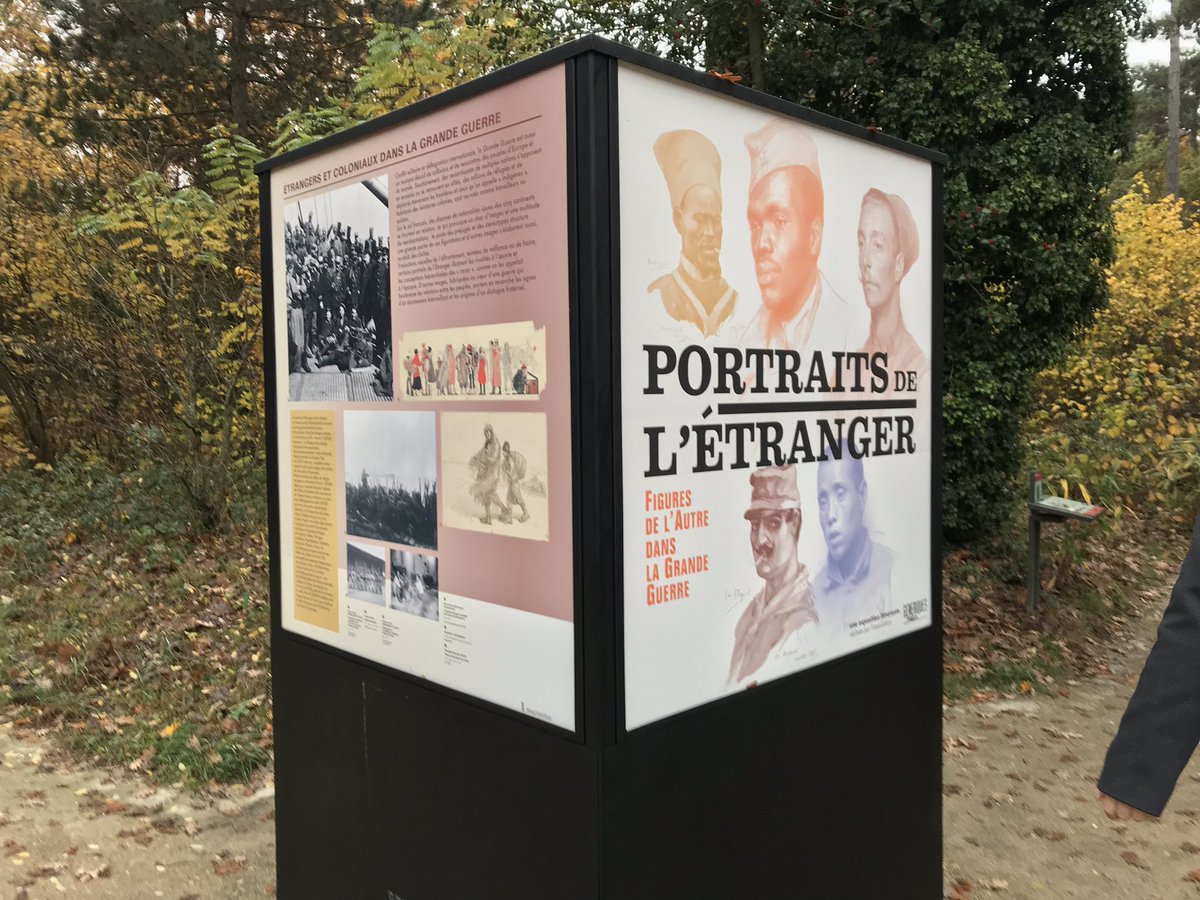 asso_generiques's tweet photo. [MEDIATION]
Laureline, volontaire médiatrice à Génériques, présentait hier à une classe de 20 élèves de 3ème, l’exposition « Portraits de l’étranger ». 

▶️A voir jusqu’au 15 décembre prochain au Jardin d’agronomie tropicale de Paris. Entrée libre et gratuite à l’entrée du parc. https://t.co/cKYIy9uHW3