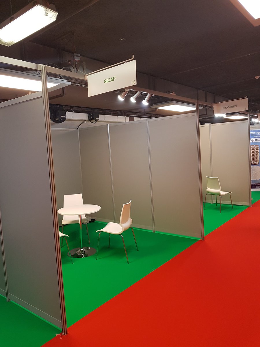 SyllMoustapha's tweet photo. Salon de l'habitat à Paris, il est 10h30... c'est ce qu'on appel le #Senegal #Emergeant.
Comparé aux autres stands, ouverts depuis 9h... le RDV sénégalais! Le temps n'attend pas. @Macky_Sall #Kebetu https://t.co/9dHQhh3xFg