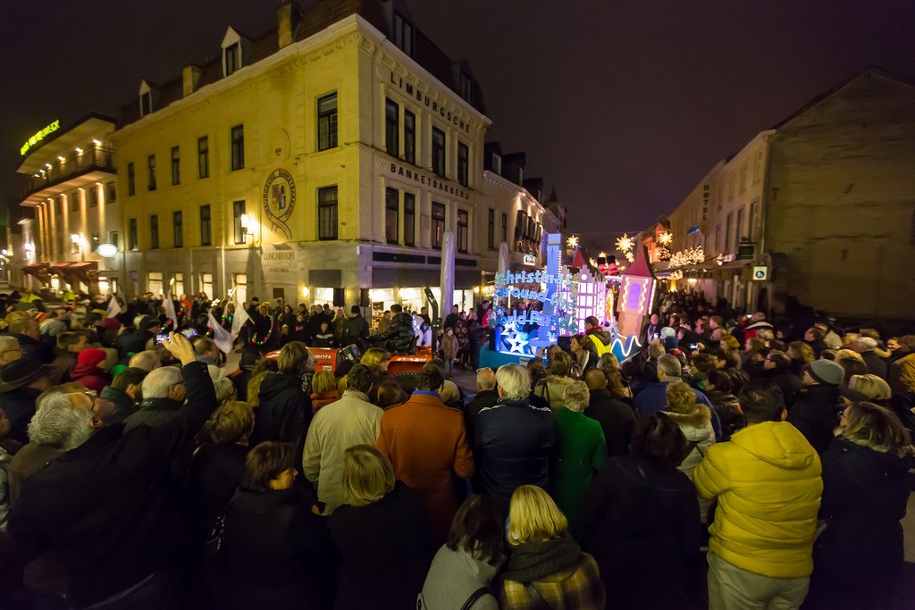 Op zaterdag 17 november is de officiële opening van <a href="/KerstValkenburg/">Kerststad Valkenburg</a>! Om 19.15 zijn er enkele toespraken op het Walramplein en vervolgens zal de officiële openingshandeling plaatsvinden. Om 19.30 gaat de eerste Kerstparade van 2018 van start! Zien wij u daar?