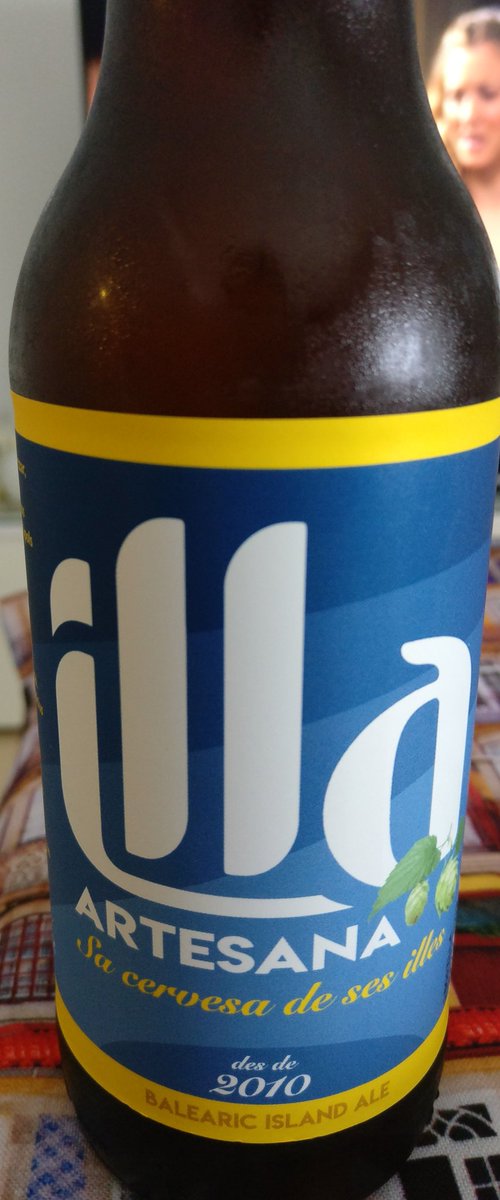 FJDedalo's tweet photo. @CERVESA_ILLA  probando la primera cerve artesana de las islas mallorquinas, bastante buena, fresca, y espumosa, lo malo...ha durado poco🤣 https://t.co/W4nuYoO0Q7