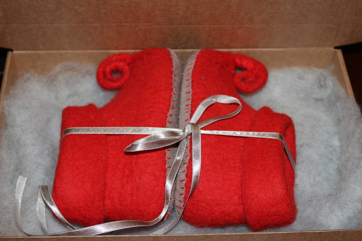 FilzViktorija's tweet photo. Excited to share the latest addition to my #etsy shop: Gnom slippers, shoes winter baby shoes red #children #christmas https://t.co/2tL4TckUyM https://t.co/vsBeWYmQMA