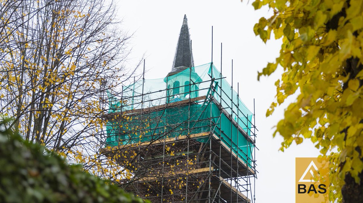 In opdracht van de H.H. Franciscus en Clara Parochie hebben wij een groot onderhoudsplan gemaakt voor de kerktoren van de H. Antonius Abtkerk in Loenen en het Martinuscomplex in Vaassen, beide rijksmonumenten.
In Loenen kan men in 2019 weer tegen een mooie kerktoren aankijken!