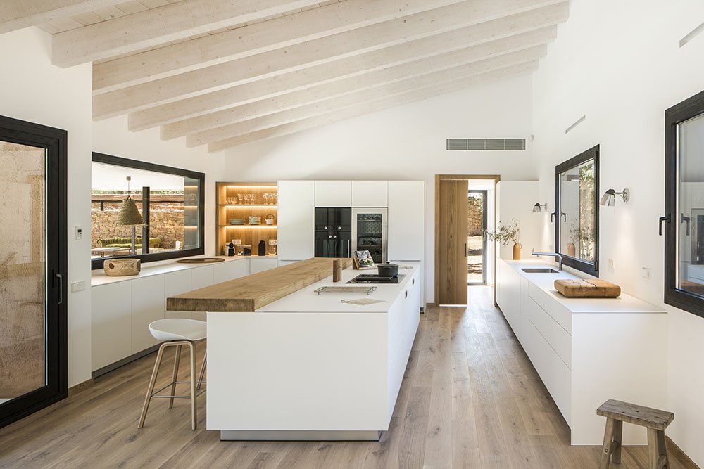 sfa_esp's tweet photo. #ProyectosTop ¡Qué #cocina tan fantástica para vivir... donde la naturaleza invade cada rincón! Oxygen, una obra de @susannacots donde plasma su filosofía "slow life, slow design". Conócela en el Portal @10Decoracion https://t.co/w9AH2I1BPh https://t.co/nN9lB72kqG