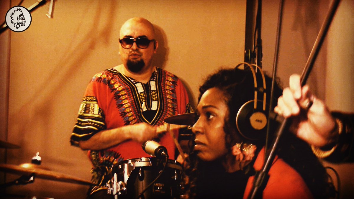 chamanelectrico's tweet photo. Amazing pictures from @tune_in_tone! ⚡💚⚡💚⚡💚
From Chile to Sweden, from Switzerland to Bolivia or from Colombia to Spain, it's always the same way. The story that tells itself.
⚡
#afrodelic #worldmusic #percusion #cyberpunk #chaman #latinrock #neosoul #rockpsicodelico https://t.co/Tn8wz8ZrPt