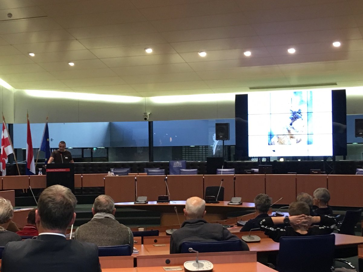 ViviaNatuurlijk's tweet photo. Wolf Naya heeft een partner gevonden en samen verkennen ze hun territorium in België om misschien wel voorgoed te blijven! Presentatie van Jan Loos van Landschap VZW #BioBra2018 https://t.co/QYZvka6ted