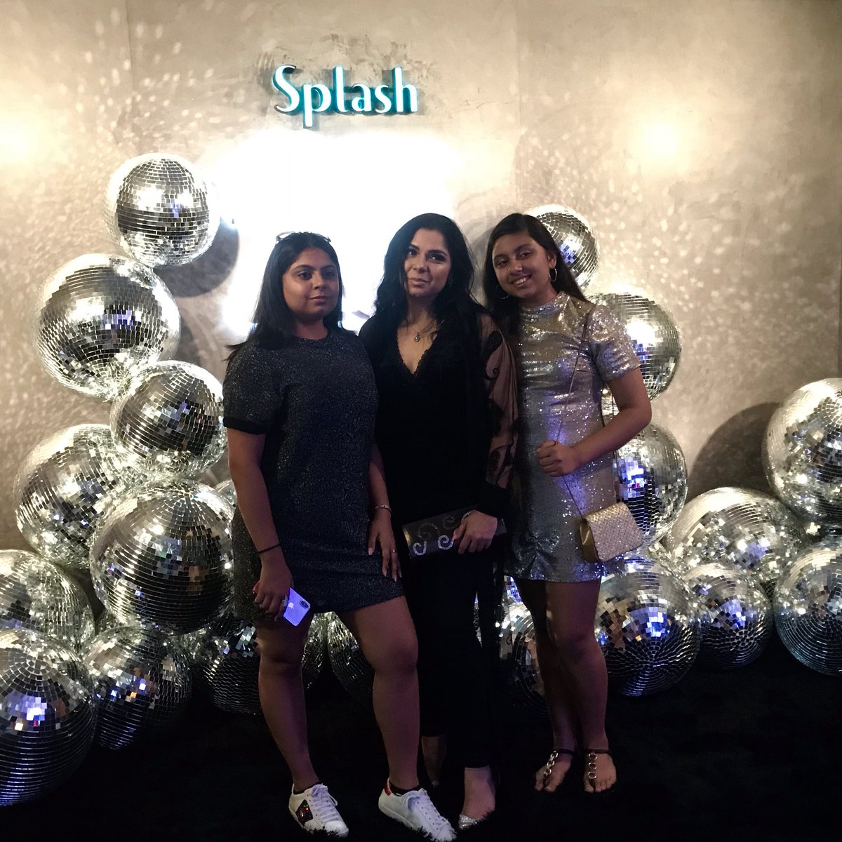 SplashFashions's tweet photo. بدأ الاحتفال! سنبدأ الاحتفال بحفلة ديسكو بعد الظهر 
And the party has begun! Kicking it off with the ultimate afternoon disco #Splash25 https://t.co/NrNJanSJmJ