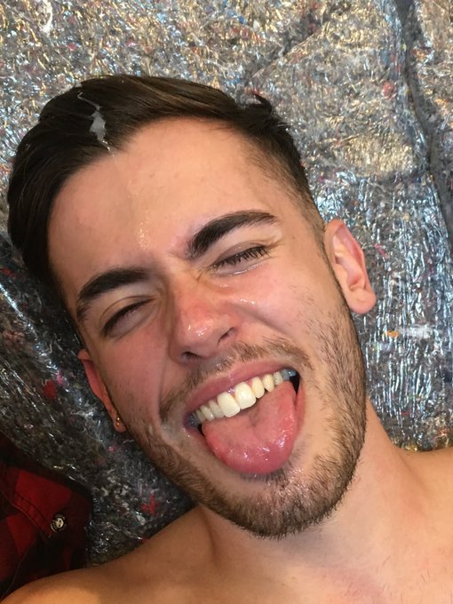 Mission completed - hungry bottom @DavidLucaXxX splattered with fresh spunk! @darkwood_xxx https://t