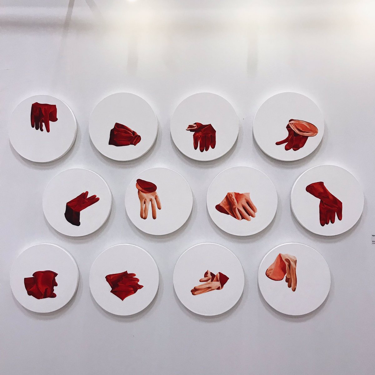 Özge Akdeniz’in İsimsiz adlı çalışmasını Sanat Fuarı’nda inceleme fırsatı bulabilirsiniz.