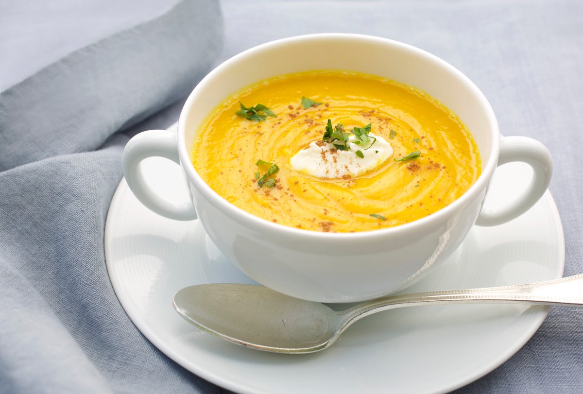1770house's tweet photo. Soup’s up: warming roasted butternut squash with vadouvan curry, Greek yogurt &amp; almonds by Chef Michael Rozzi… 📷: #1770house #easthampton #hamptons #chefmichaelrozzi #robynleaphotography https://t.co/VNOclBe9B5