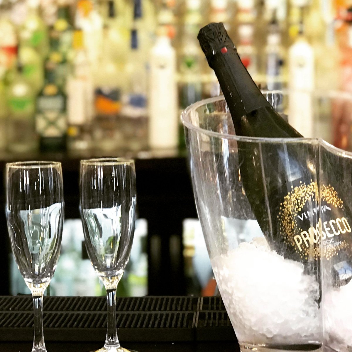 slugpoole's tweet photo. It’s Friday, which means bottles of Prosecco are only £13 until 10pm! Why not start your weekend the right way? #poole  #slugandlettuce #slugpoole  #prosecco  #fizzfriday #bubbles  #GIRLSNIGHTOUT #dailydeals https://t.co/k6jW7peRt3