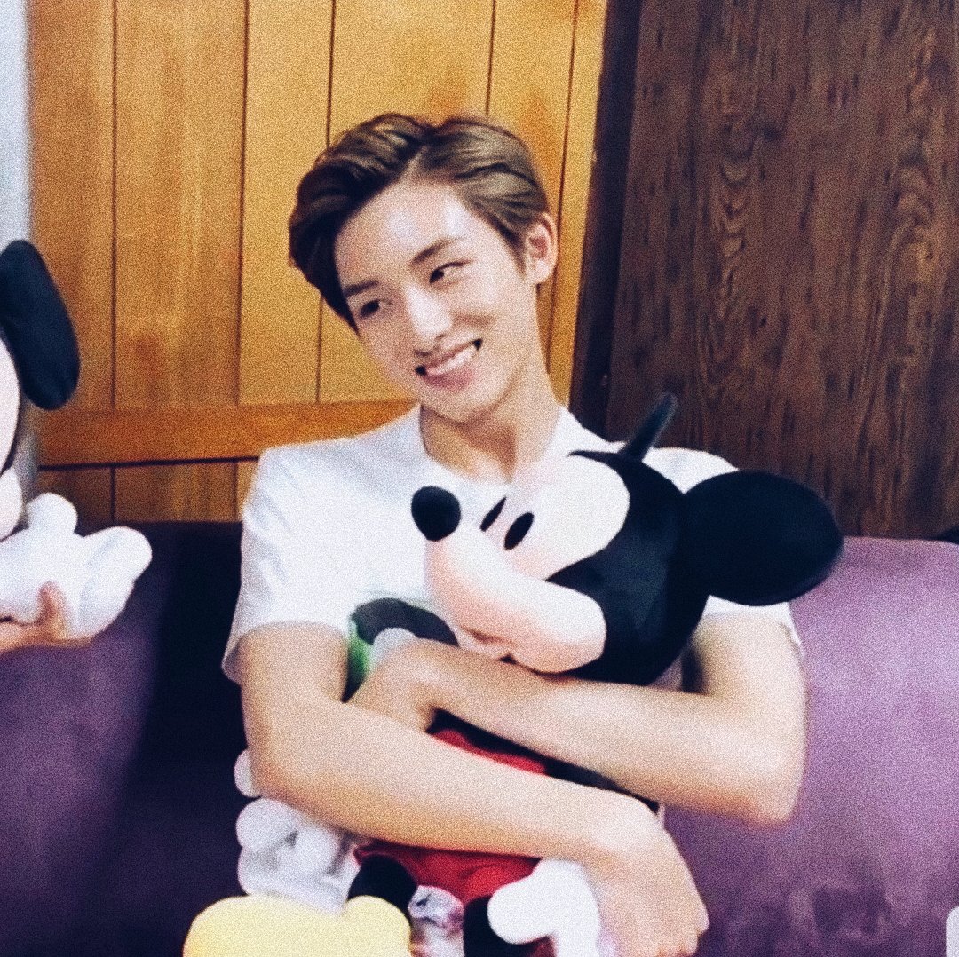 OscarsSpaghetti's tweet photo. IM DEVASTATED!! #NCT127 #WINWIN https://t.co/BfUjyR5snr