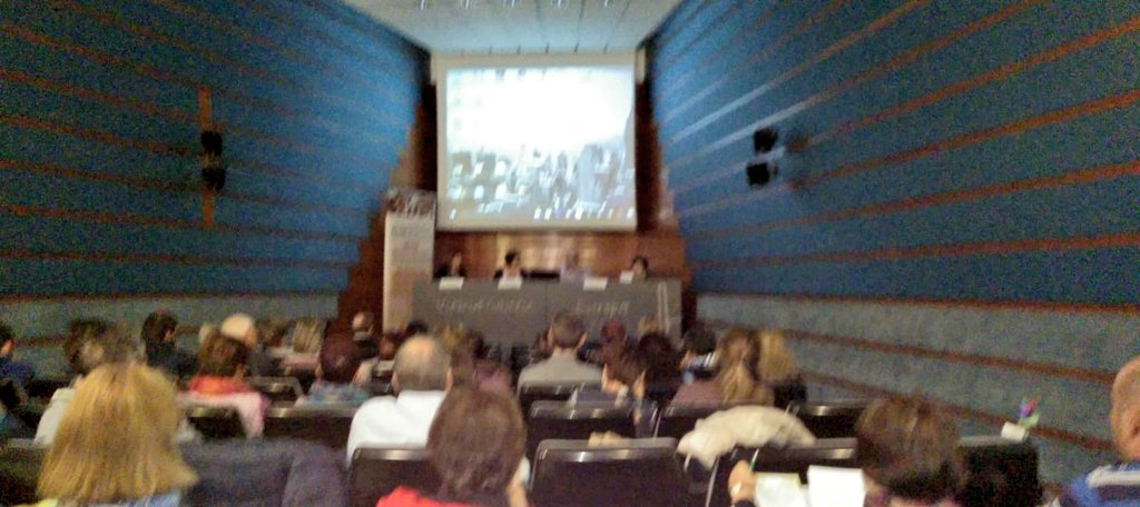 ConArtritis's tweet photo. Arantxa Gabana, de la asociación alavesa #ADEAR inaugura el XIV Congreso de pacientes de #artritisreumatoide y #espondilitis anquilosante @vitoriagasteiz https://t.co/ltKkPAx4ut