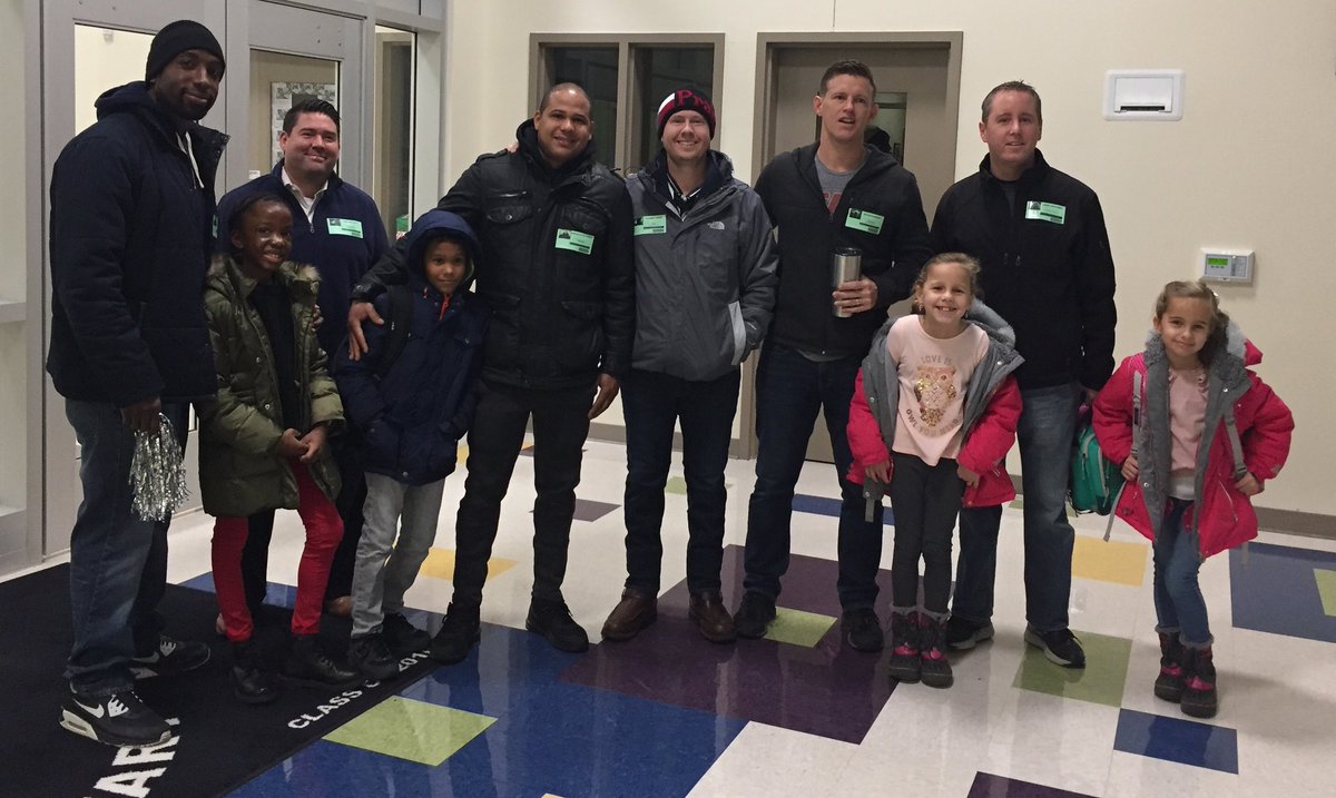 Brandon_Berry's tweet image. Wed. a.m. got to serve alongside these @AllProDad champs at #odell elementary #carcircle #daredads thx 2 Officer Dyal for the T's!!