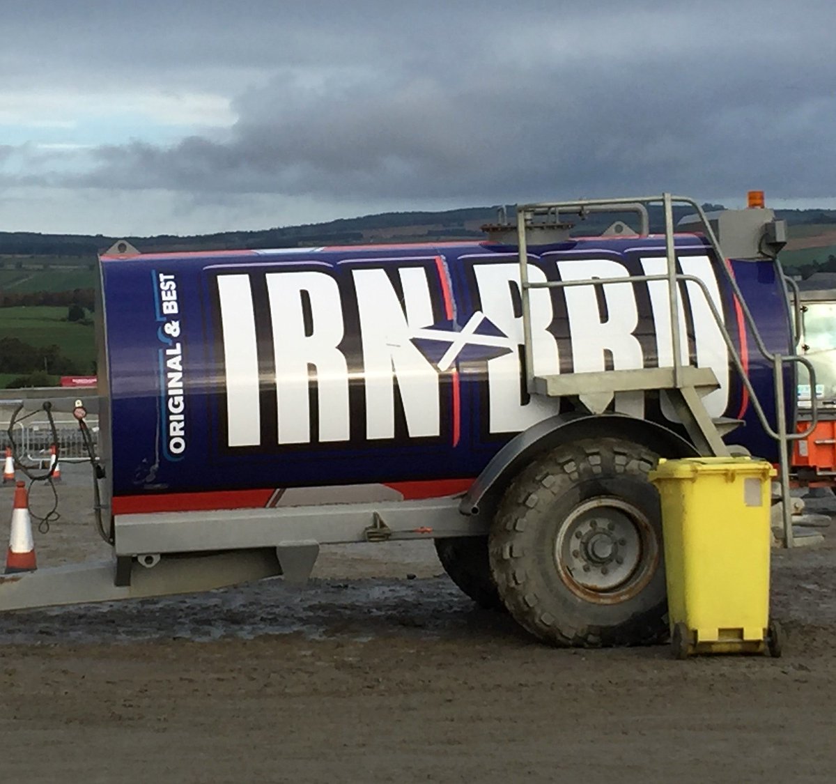 Fuel Tankers (Towable & Static) Available for hire, from 250G up to 4000G 
#Hubbwayhire #FuelTanker #FuelBowser #FuelStorage #HubbwayHire #PlantHire #TankerHire #NeverRunOut #Humour #Fanny #Irnbru #TheBestKit 
Call 01670590777 or email Nicola@hubbwayhire.co.uk