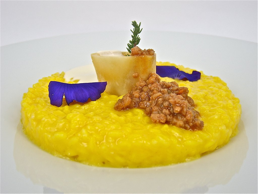 Un classico della tradizione, il risotto alla milanese è impreziosito dallo zafferano Navelli e arricchito dal ragù di ossobuco. Il riso? Naturalmente DOP Baraggia! risobaraggia.it
