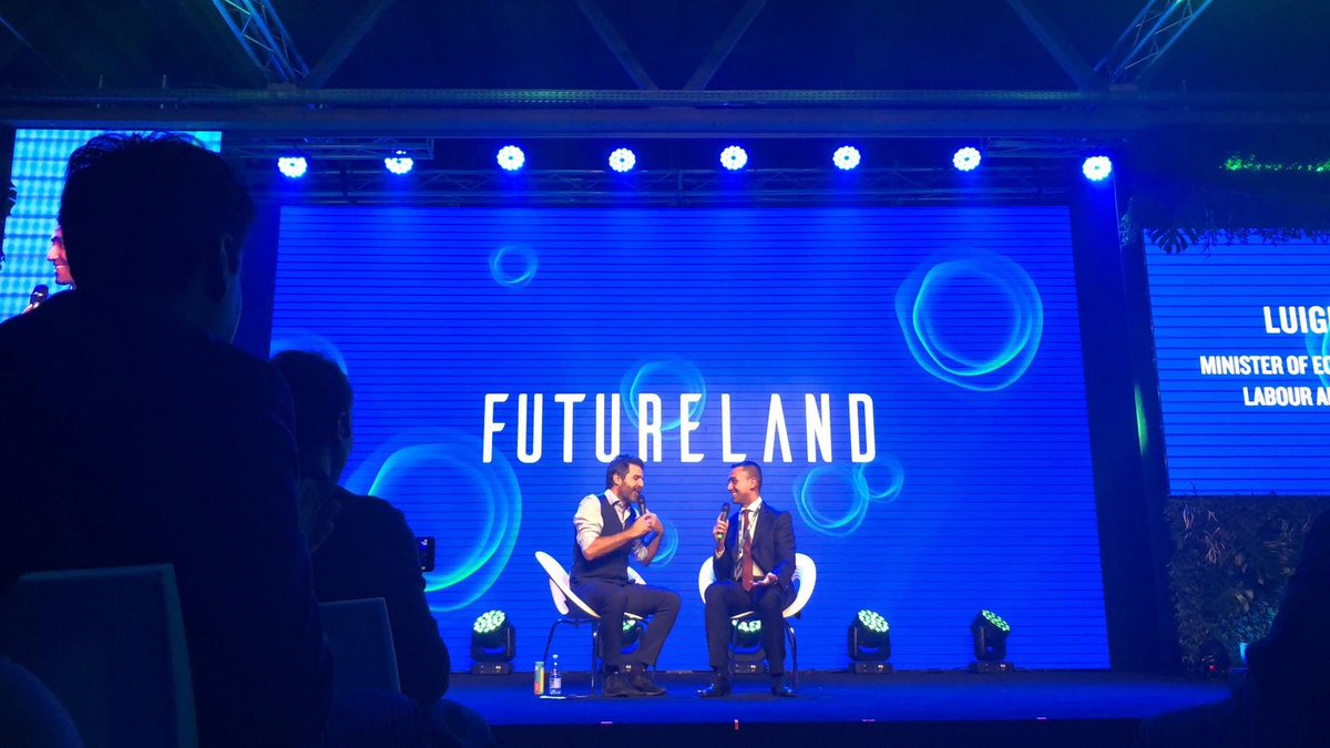 Sul palco di #Futureland18 @temporelli73 intervista il Ministro dello Sviluppo Economico @luigidimaio per discutere di lavoro, innovazione e talento nel nostro Paese