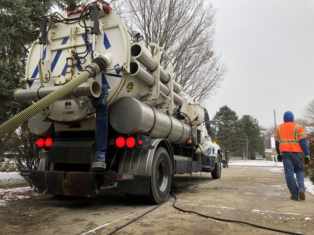 DigItExcavating's tweet photo. Remote hose Vactor job cleaning out a window well and replacing it with pea stone. 👷🏻‍♂️✅ #digginit #digitexcavating #vactor2100 #remotehose #windowwell #hydrovac https://t.co/un6UytUgbh