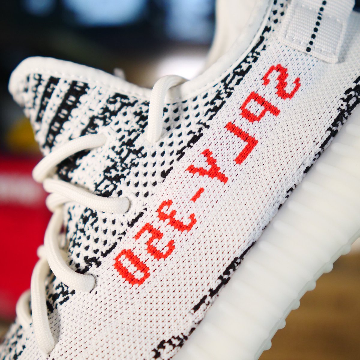 BULLSBODEGA's tweet photo. Latest Arrival 🦓
- Zebra Yeezy 350 V2
- Sizes 7.5,8,9,10,10.5
- Now Available https://t.co/R3G5yg6xJ0