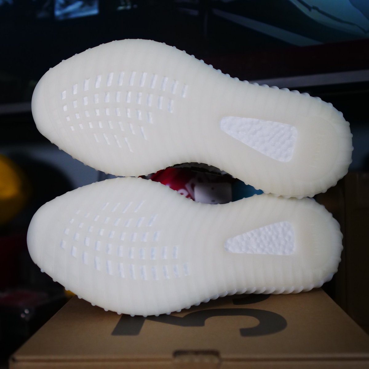 BULLSBODEGA's tweet photo. Latest Arrival 🦓
- Zebra Yeezy 350 V2
- Sizes 7.5,8,9,10,10.5
- Now Available https://t.co/R3G5yg6xJ0