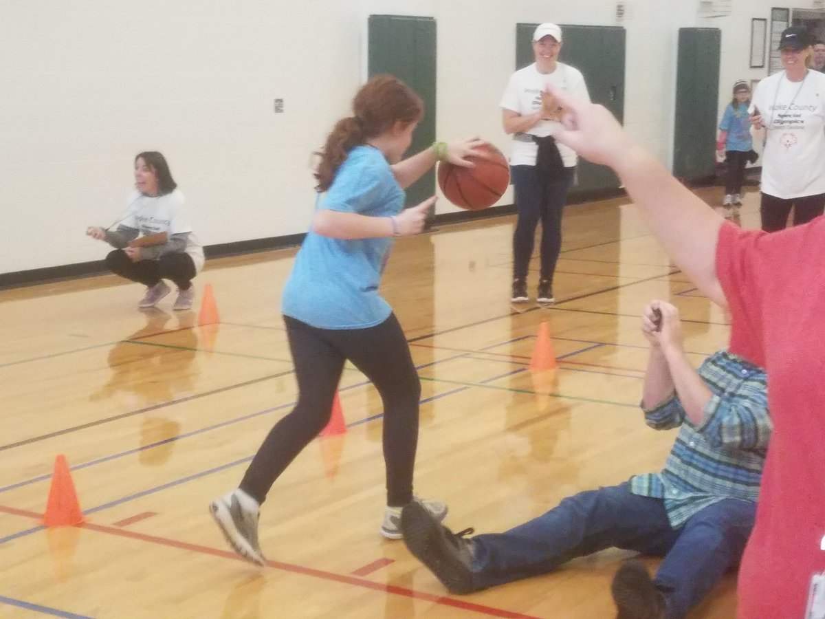 careysclassmes's tweet photo. Athletes in action @SONorthAmerica @MorrisvilleElem #basketballskills, # https://t.co/QZbuPKhQym
