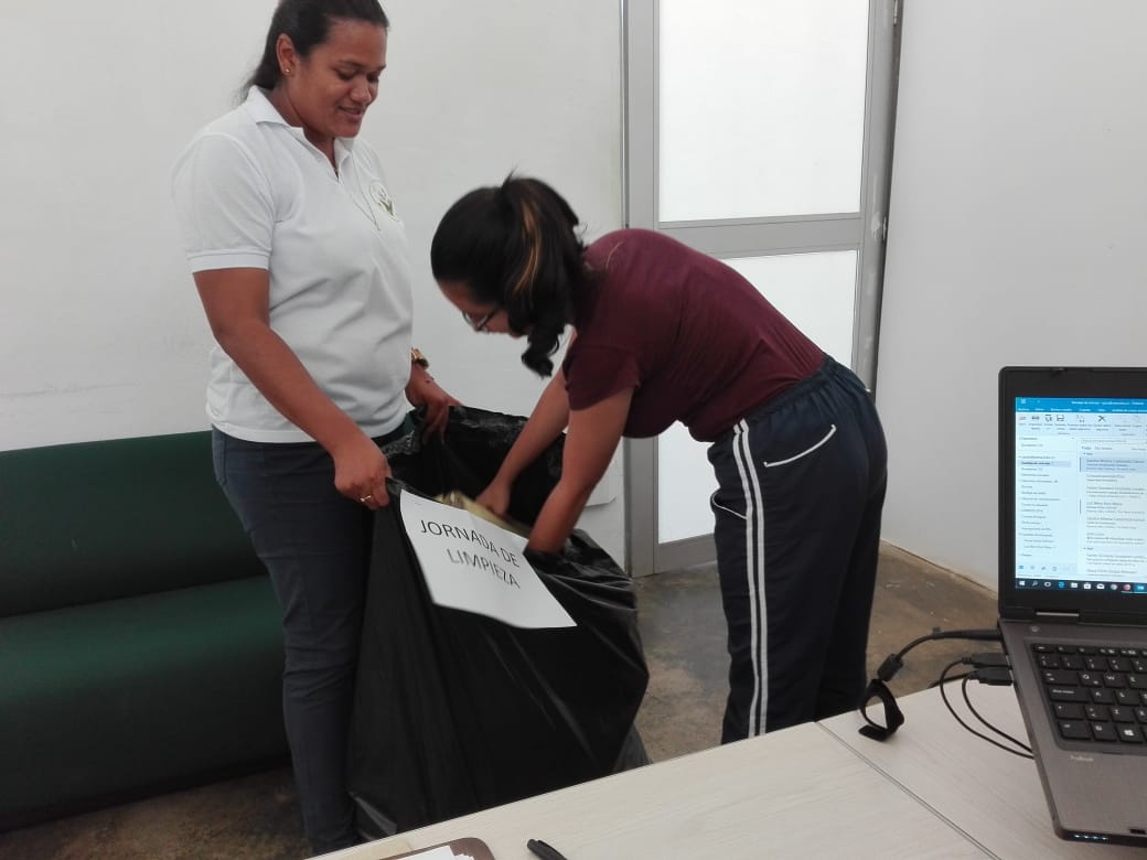 sigacfma's tweet photo. Por un @SenaCfma más limpio, funcionarios realizaron limpieza a sus lugares de trabajo. @SBDIR_SENACFMA @SemilleroSiga @CoordinacionCgi @CoordAcad_CFMA https://t.co/Jpua2tumpn